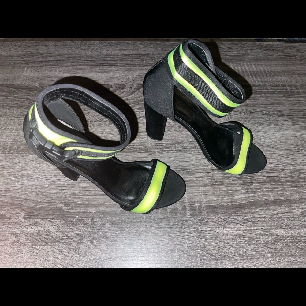 Wild Diva Neon Yellow Block heels size 8 1/2 - Picture 4 of 6